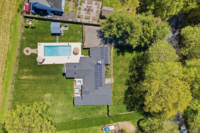 16 High Meadow Lane, Jamesport, NY 11901