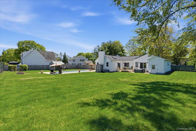 16 High Meadow Lane, Jamesport, NY 11901