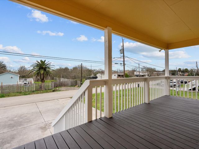 533 12th Street Street, San Leon, TX 77539