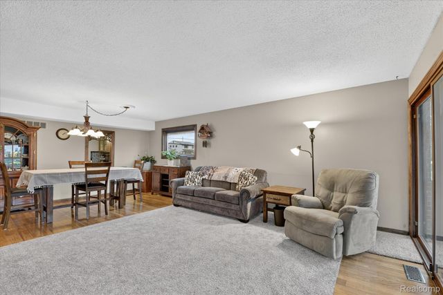 24011 Heritage Drive, Woodhaven, MI 48183