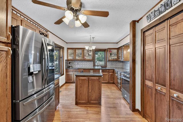 24011 Heritage Drive, Woodhaven, MI 48183