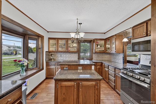 24011 Heritage Drive, Woodhaven, MI 48183