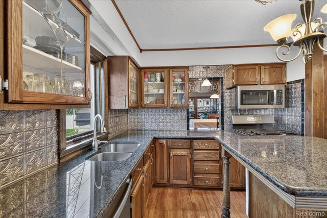24011 Heritage Drive, Woodhaven, MI 48183