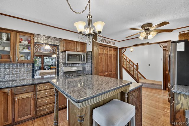 24011 Heritage Drive, Woodhaven, MI 48183