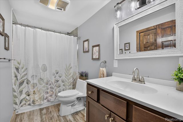 24011 Heritage Drive, Woodhaven, MI 48183