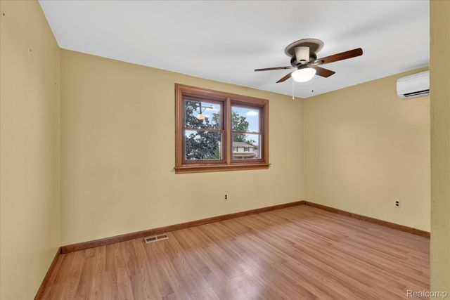 24011 Heritage Drive, Woodhaven, MI 48183