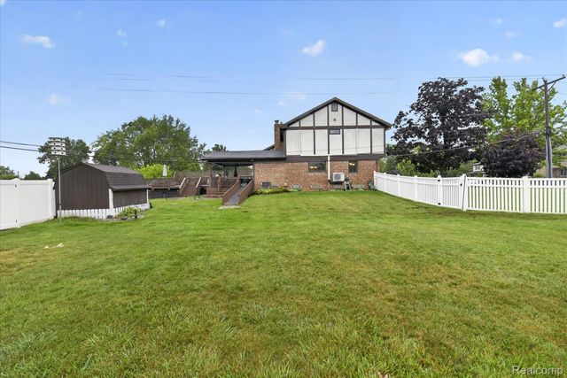 24011 Heritage Drive, Woodhaven, MI 48183