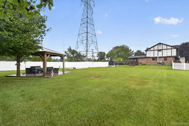24011 Heritage Drive, Woodhaven, MI 48183