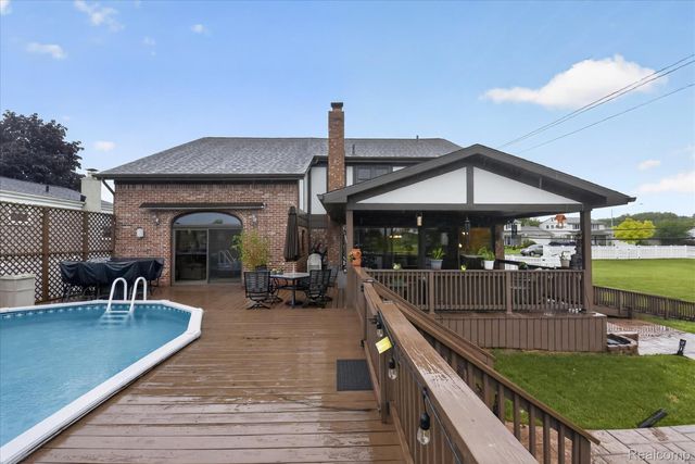 24011 Heritage Drive, Woodhaven, MI 48183