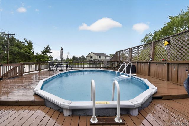 24011 Heritage Drive, Woodhaven, MI 48183