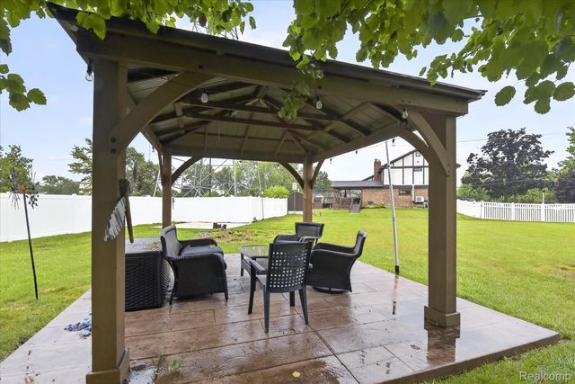 24011 Heritage Drive, Woodhaven, MI 48183