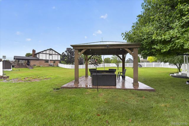 24011 Heritage Drive, Woodhaven, MI 48183
