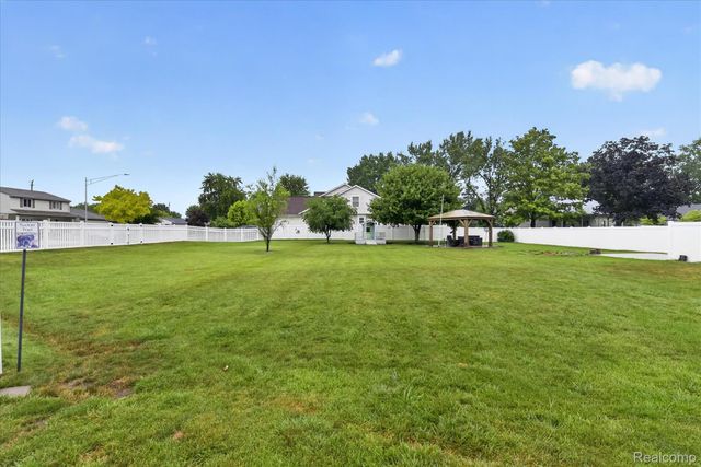 24011 Heritage Drive, Woodhaven, MI 48183