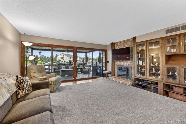 24011 Heritage Drive, Woodhaven, MI 48183