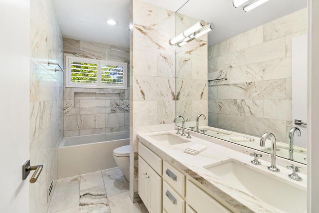 5910 River Glen Court, Carmichael, CA 95608