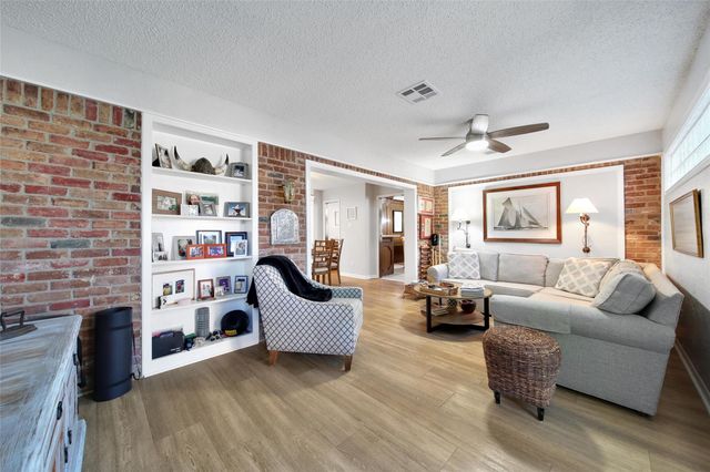 2902 Blue Lakes Lane, Missouri City, TX 77459