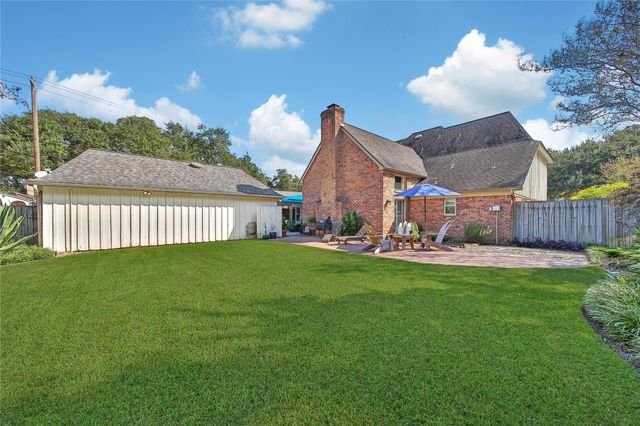 2902 Blue Lakes Lane, Missouri City, TX 77459