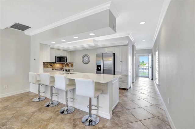 816 E Elkcam CIR # 301, Marco Island, FL 34145