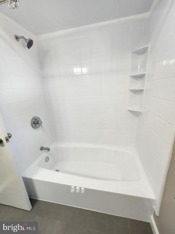 27 WEYBURNE RD, Hamilton, NJ 08690