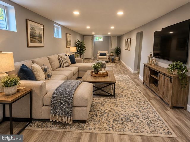 27 WEYBURNE RD, Hamilton, NJ 08690