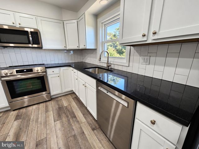 27 WEYBURNE RD, Hamilton, NJ 08690