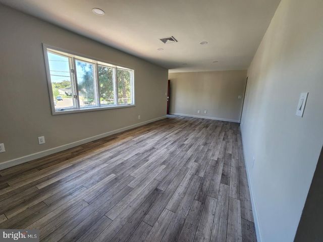27 WEYBURNE RD, Hamilton, NJ 08690