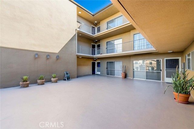 222 Granada Avenue, Long Beach, CA 90803