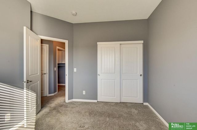 8557 King Street, Omaha, NE 68122