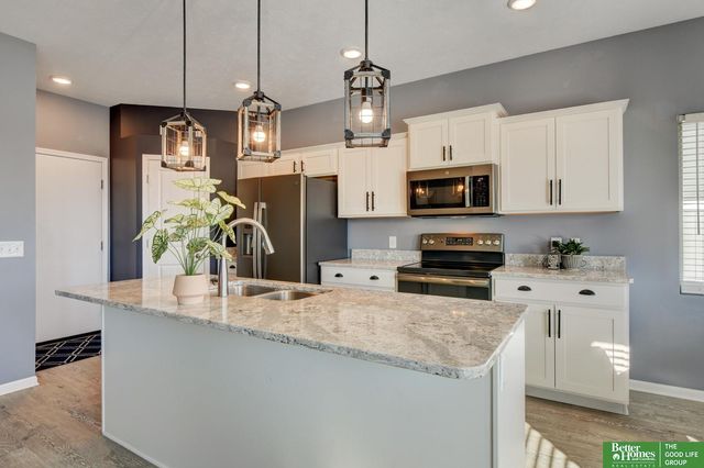 8557 King Street, Omaha, NE 68122