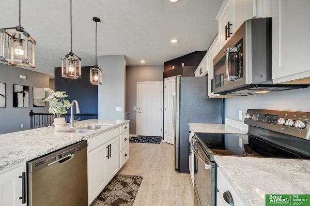 8557 King Street, Omaha, NE 68122