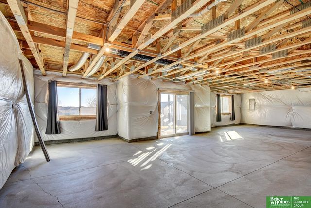 8557 King Street, Omaha, NE 68122