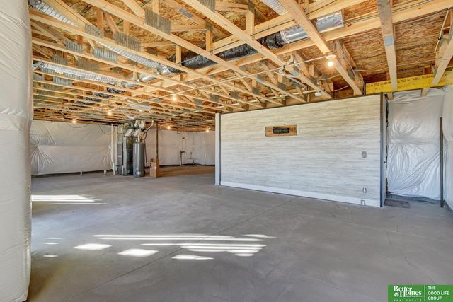 8557 King Street, Omaha, NE 68122