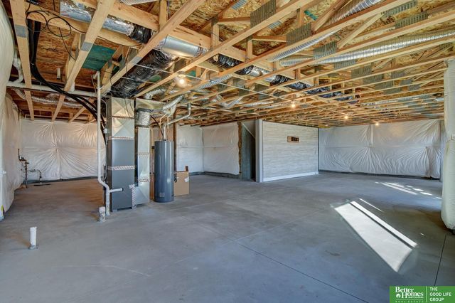 8557 King Street, Omaha, NE 68122