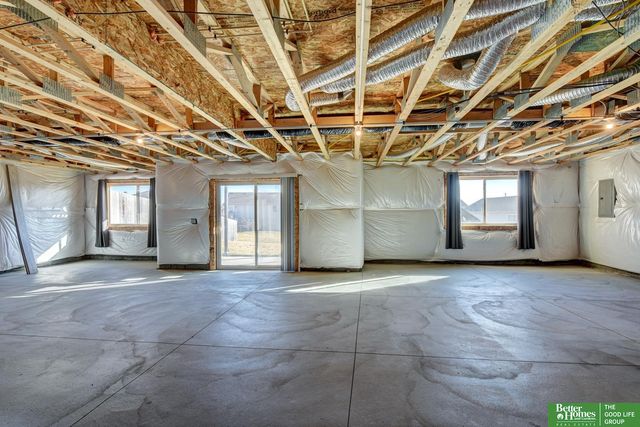 8557 King Street, Omaha, NE 68122