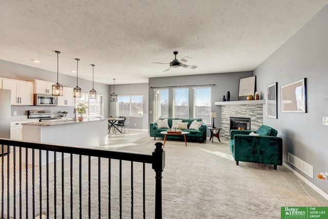 8557 King Street, Omaha, NE 68122