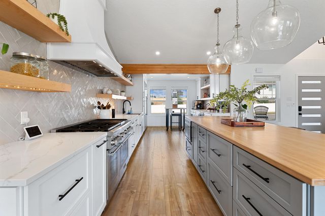 19202 E 11th Ave, Greenacres, WA 99016