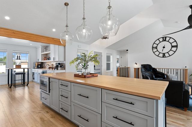 19202 E 11th Ave, Greenacres, WA 99016