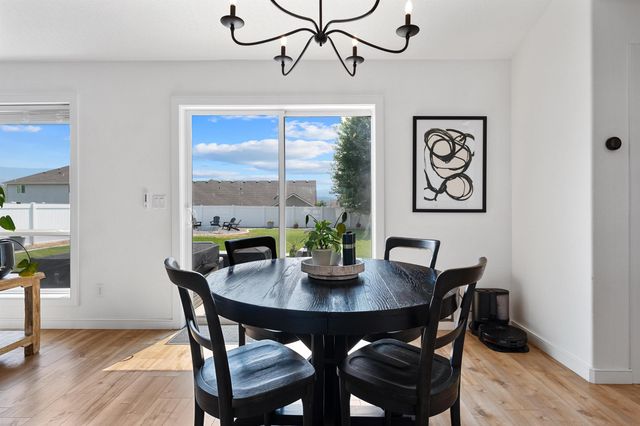 19202 E 11th Ave, Greenacres, WA 99016
