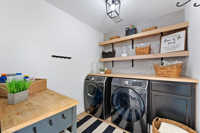 19202 E 11th Ave, Greenacres, WA 99016