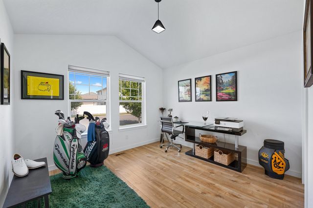 19202 E 11th Ave, Greenacres, WA 99016