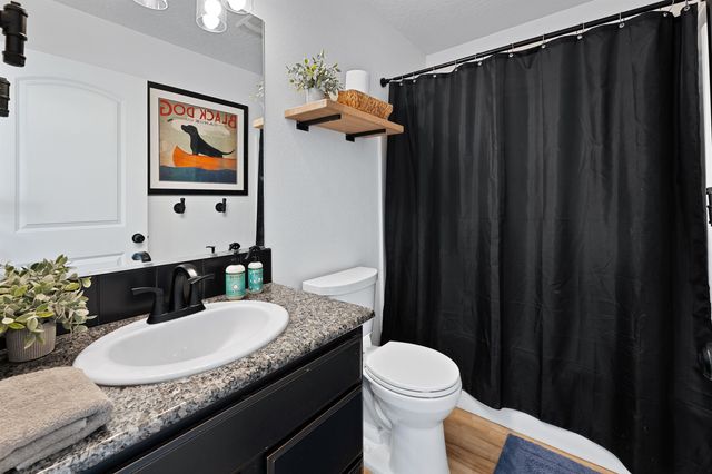 19202 E 11th Ave, Greenacres, WA 99016