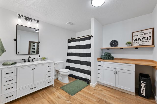 19202 E 11th Ave, Greenacres, WA 99016