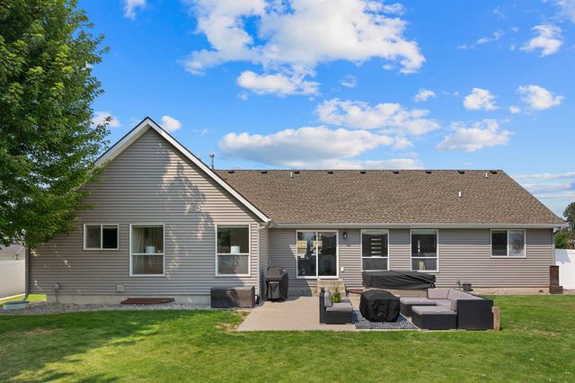 19202 E 11th Ave, Greenacres, WA 99016