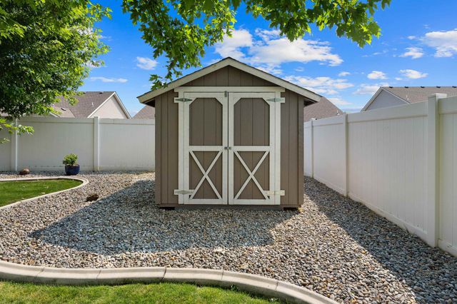 19202 E 11th Ave, Greenacres, WA 99016