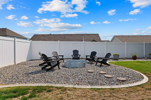 19202 E 11th Ave, Greenacres, WA 99016