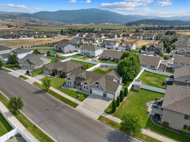 19202 E 11th Ave, Greenacres, WA 99016