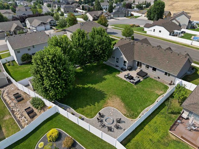 19202 E 11th Ave, Greenacres, WA 99016