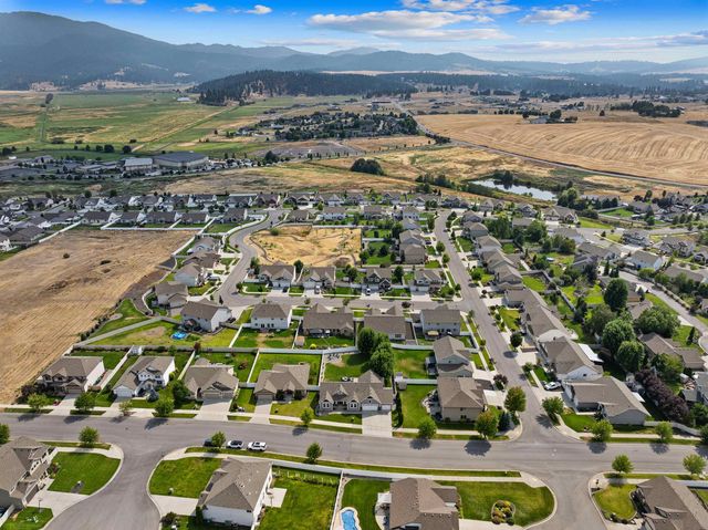 19202 E 11th Ave, Greenacres, WA 99016
