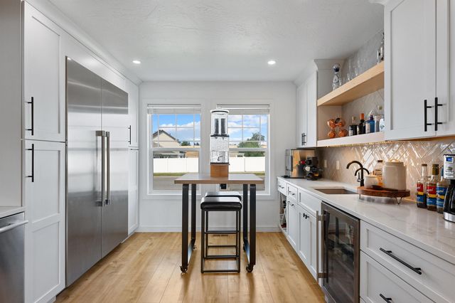 19202 E 11th Ave, Greenacres, WA 99016