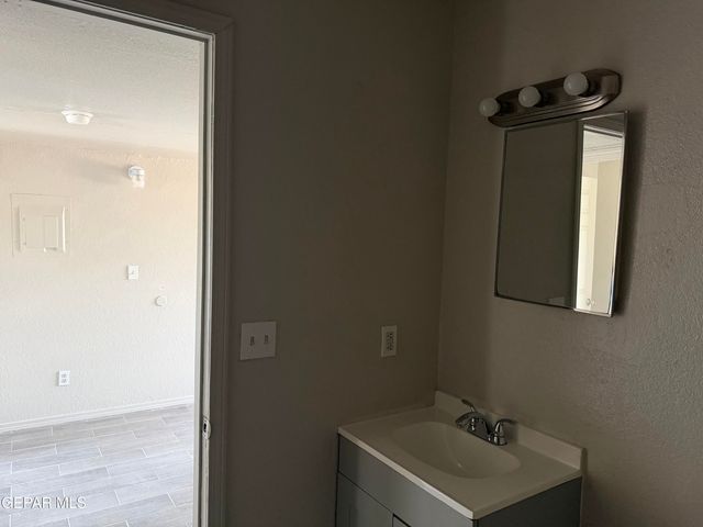 1525 Pullman Drive 16, El Paso, TX 79936